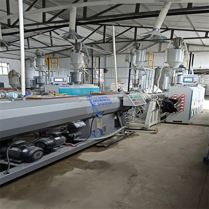 Машина за производство на тръби HDPE